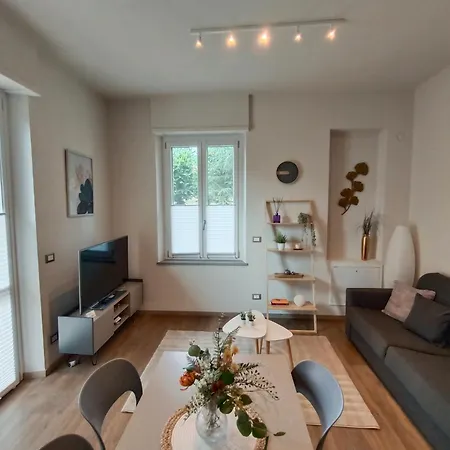 Casa Nina Nuovo In Centro Di 아파트 *