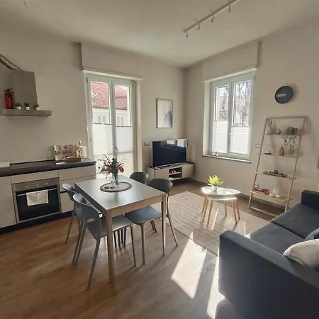 Casa Nina Nuovo In Centro Di 아파트 *